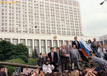 苏联解体17年:镰刀斧头让位于三色旗[组图]_历
