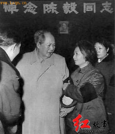 1972年1月10日,毛泽东到八宝山参加陈毅追悼会。在同陈毅夫人张茜谈话中,充分肯定陈毅光辉的一生,并表示要请邓小平重新出来工作