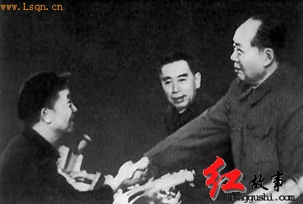 1969�꣬ë�󶫺ʹ���ʯ�͹�������ϲ�������֡�
