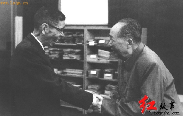 1973��8�£�ë�󶫺�����ʱ�ڵ����ѡ�����ҽѧ���������ڱ����ط�
