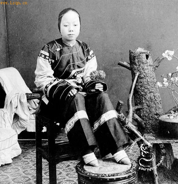 中国女性最大的毒害:<em>三寸金莲</em>