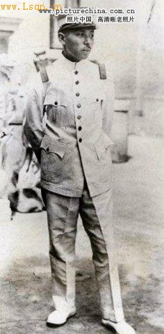 ��ѧ������һ�����侵ͷ