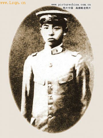 ��ѧ������һ�����侵ͷ