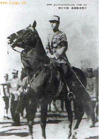 ��ѧ������һ�����侵ͷ