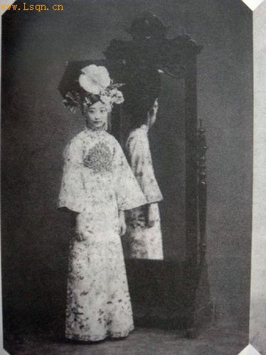 ͼ����ĩ������Ư�����