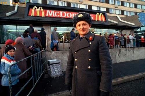 苏联首家麦当劳开业盛况