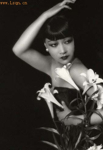 ���������ɱ�ľ�ɫŮ��