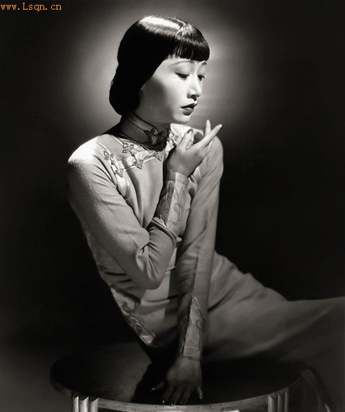 ���������ɱ�ľ�ɫŮ��