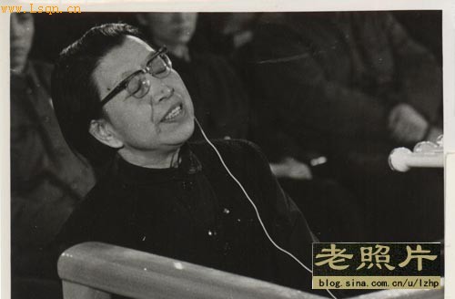 1980年庭审江青历史照
