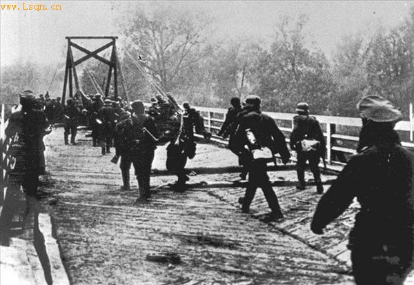 1941年6月22日,德國軍隊越過邊境,開始了對蘇聯的侵略。