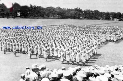 出发前的检阅(照片日期:1943年8月11日)