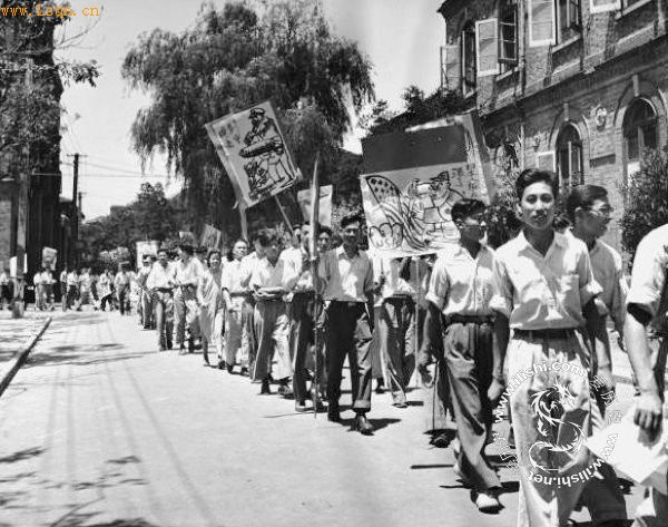 1948年上海交大学生反美大游行_老照片