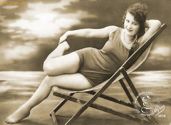 老照片中的泳装美女