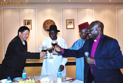 中国宗教工作者代表团访问非洲