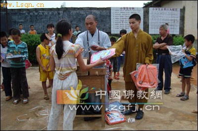 江西省宁都县弥陀寺举行慈善活动【图】